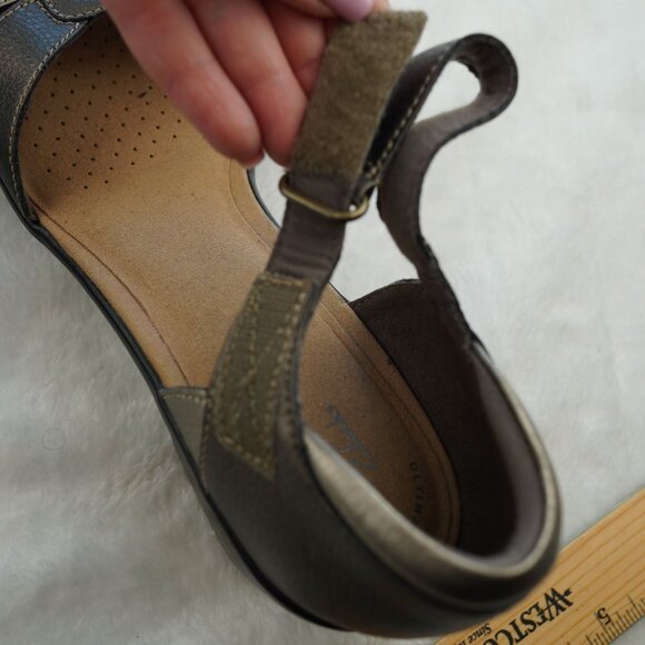 Clarks Emily Daisy Sandals Heels Bronze Ankle Strap Sandals 9.5‎ - Picture 9 of 11